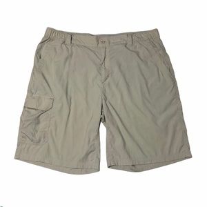 Columbia Omni-Shade Cargo Khaki Shorts XL